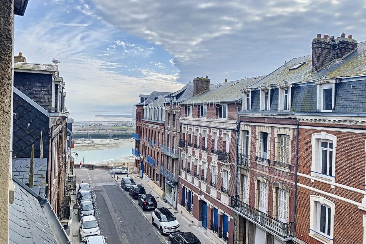 Appartement avec vue sur le port et proche de la mer Le Tréport Extérieur photo